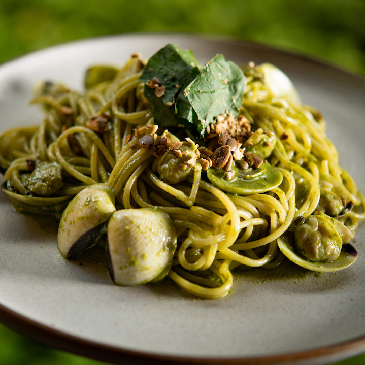 Clam và Basil Sauce Spaghetti