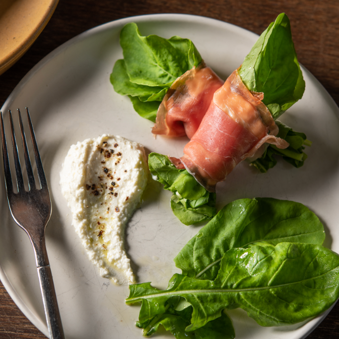 Parma Ham wrap with Organic Rocket và Ricotta Cheese (1 pc)